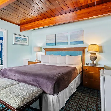 Oceanfront Inn Room #9 - Inlet View - King Bed